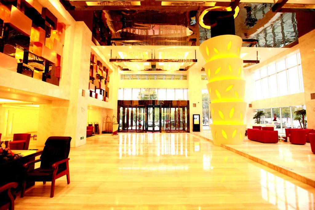 Wuhan New Beacon Jinyinhu International Hotel Bagian luar foto